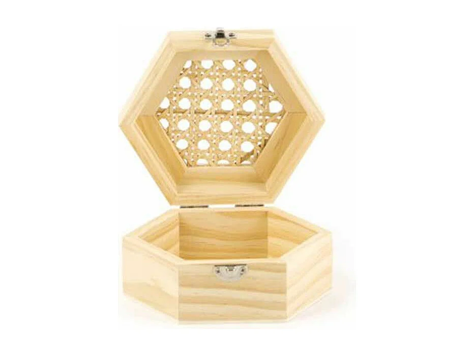 Zeshoekige houten doos met rieten deksel – 13 x 11 x 6 cm