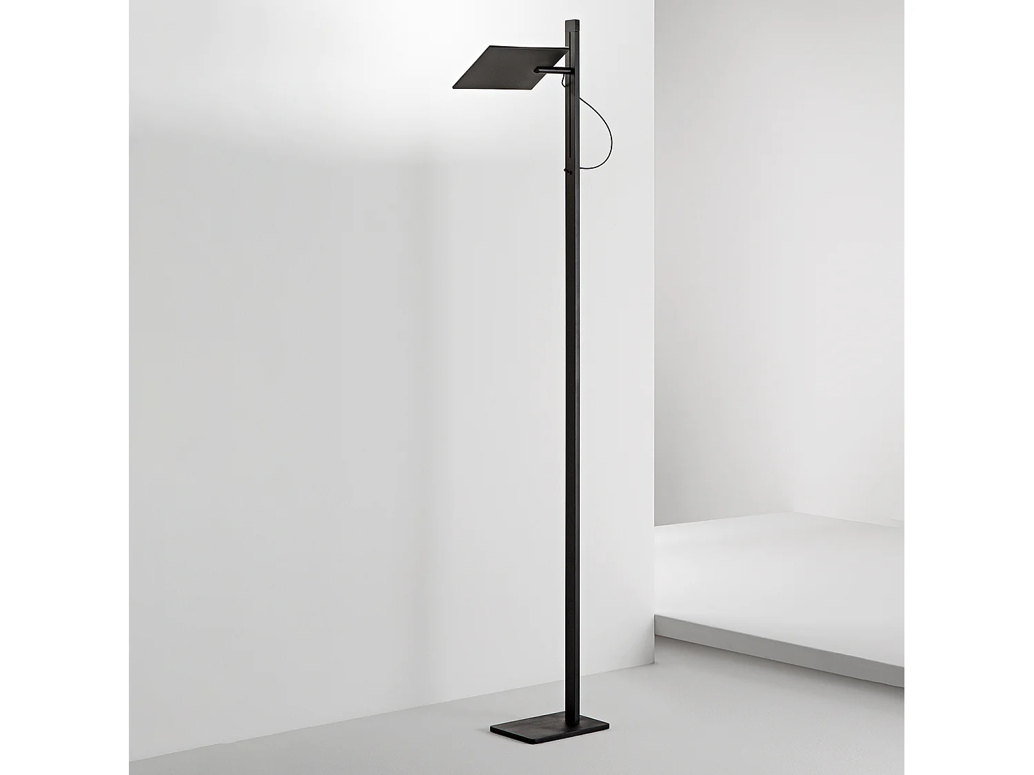 Lampadaire led de salon noir, 24W 2160lm, réglable en hauteur et orientable à 340°, interrupteur on/off, CCT et variateur à pied