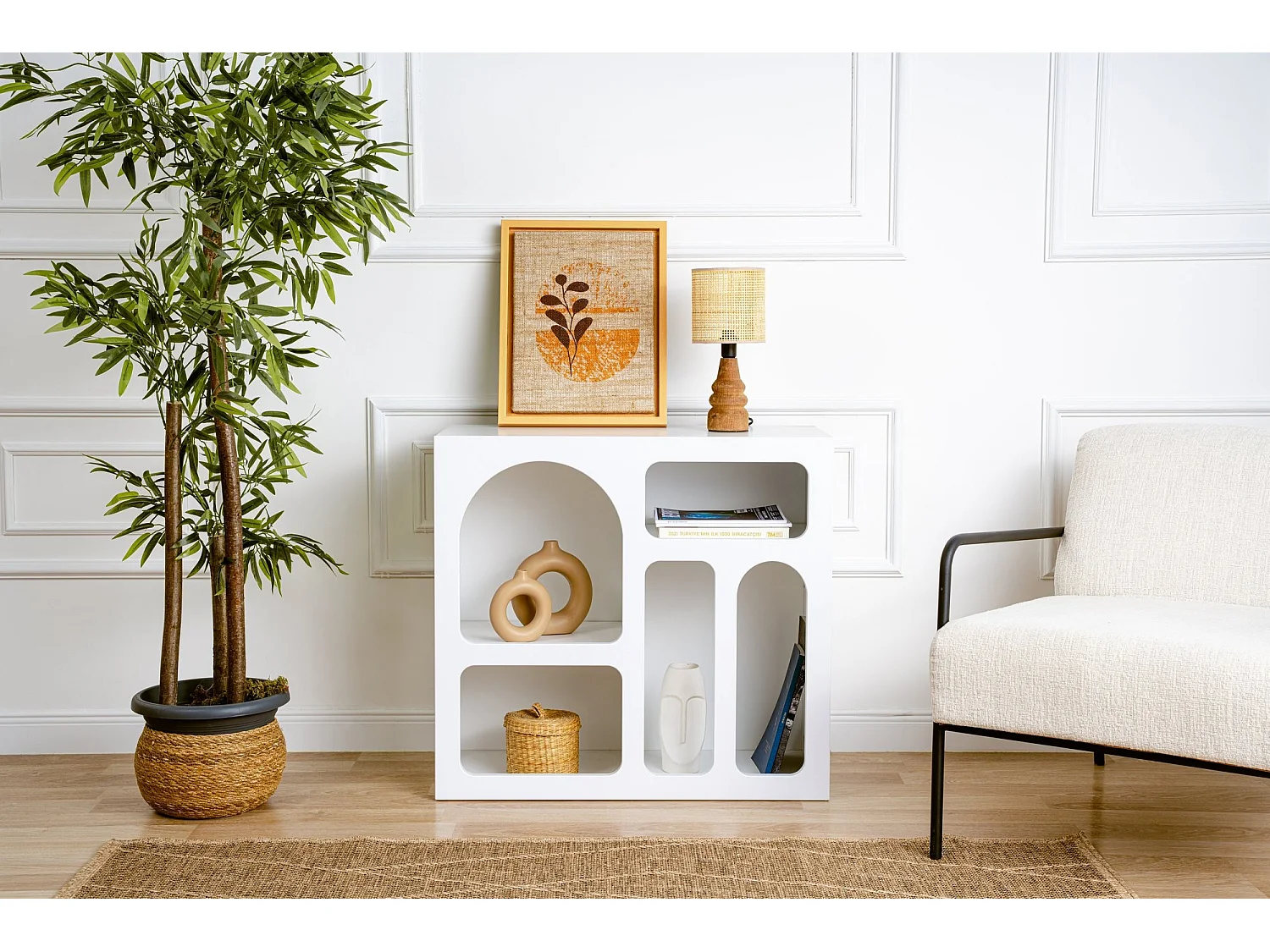 Moderne Witte Houten Buffetkast "Lessa" met Boogvormige Nissen – 80 x 37 x 74 cm