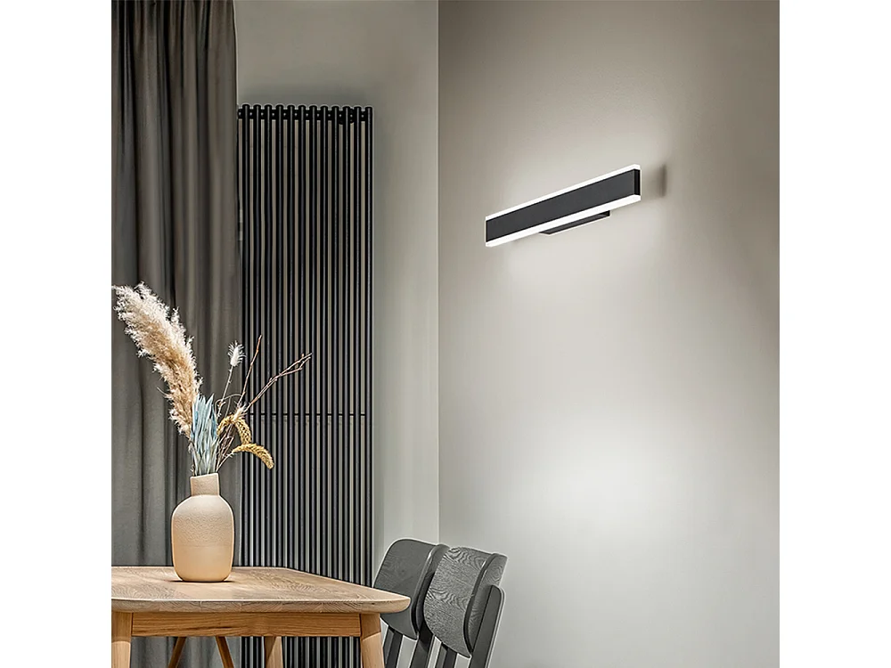 Zwarte aluminium LED-wandlamp, 24W, 1920lm, met geïntegreerde CCT-kleurtemperatuurselector en satijnen diffuser – Perenz