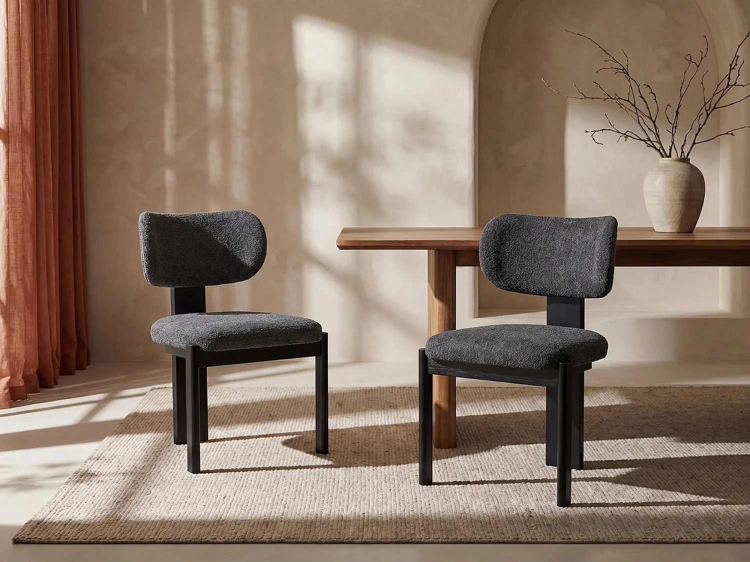 Set van 2 bouclé stoffen stoelen met rubberhout – Zwart – WILANA