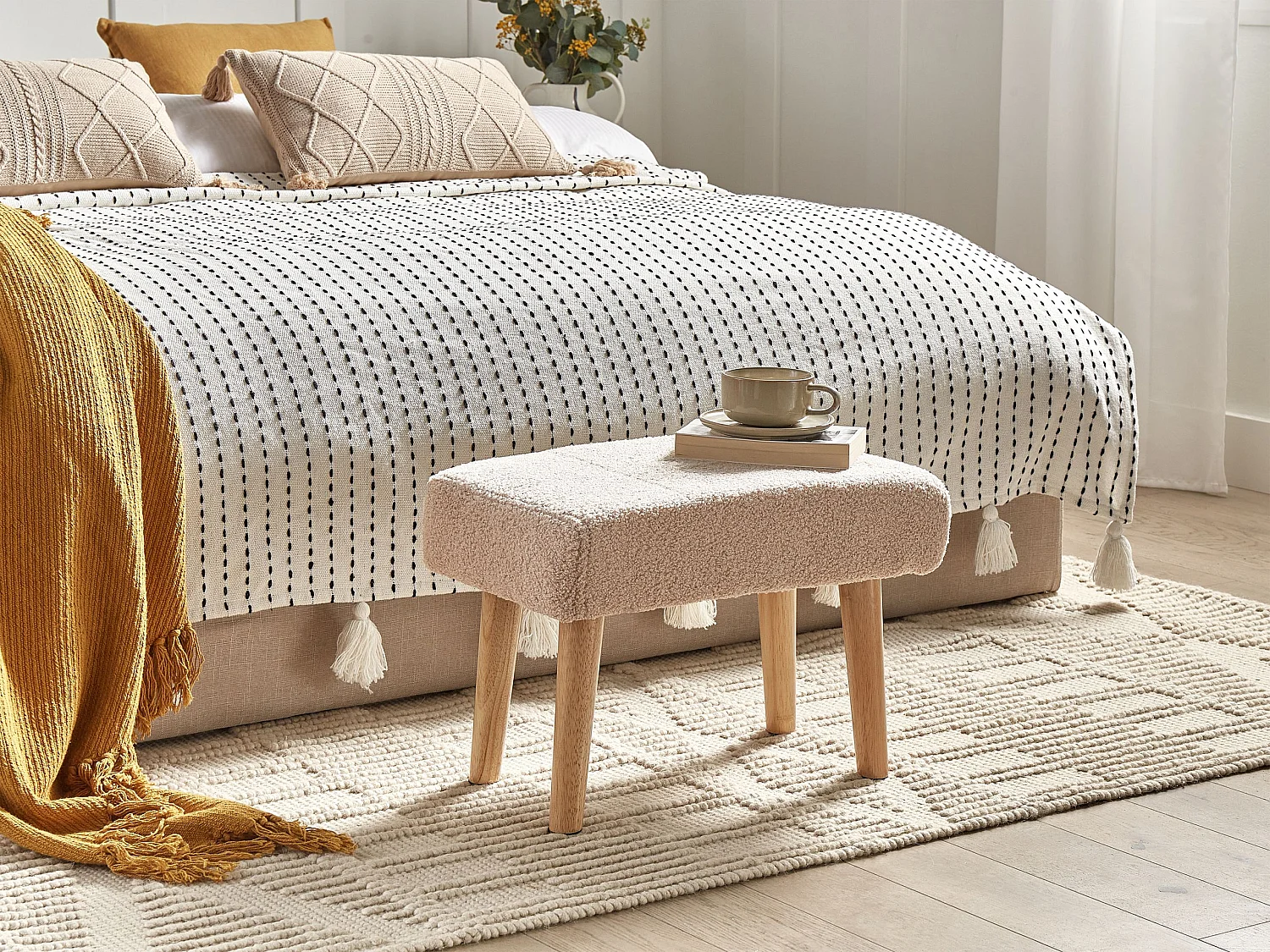 Hocker TAKOMA Bouclé Lichtbeige